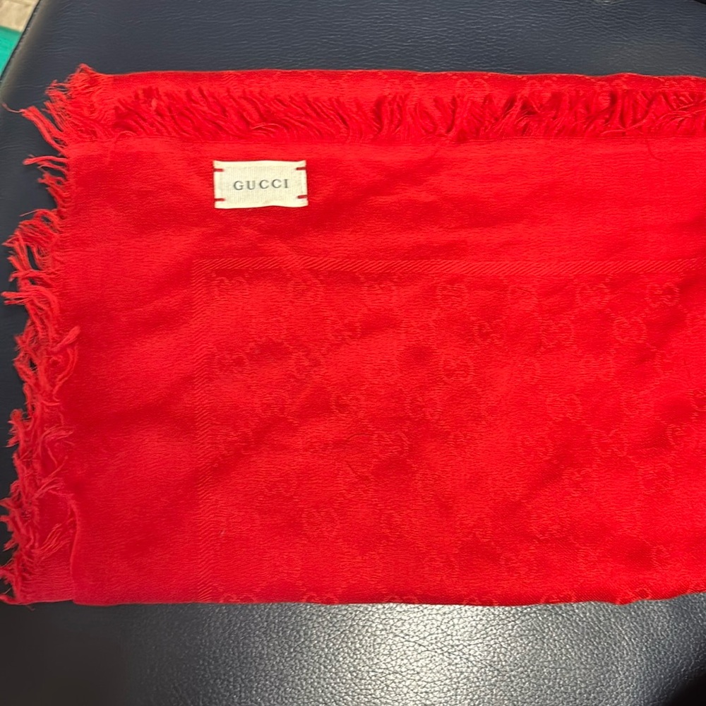 Excellent condition Gucci red scarf 32x32